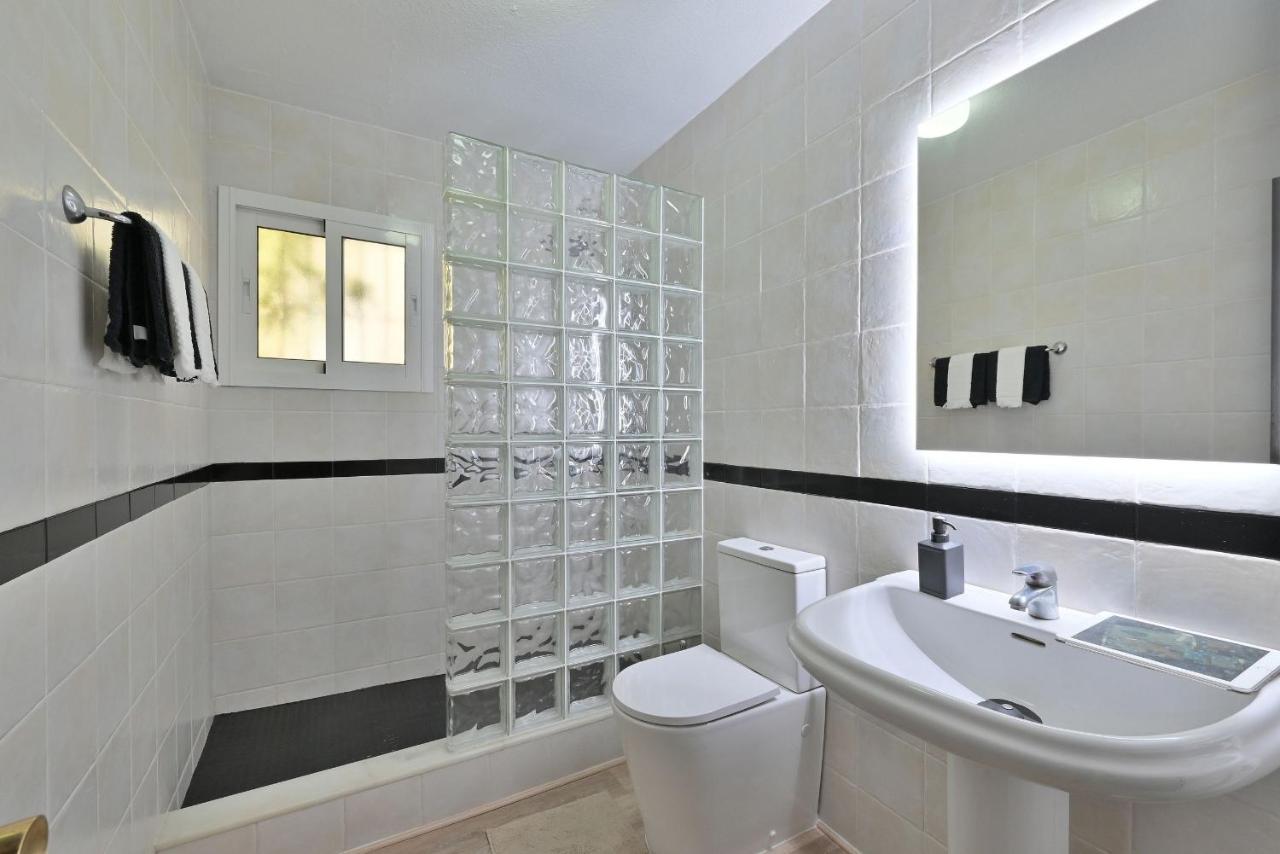 Bungalow With Large Terrace In A Quiet Park - Beach Nearby Sitio de Calahonda Bagian luar foto