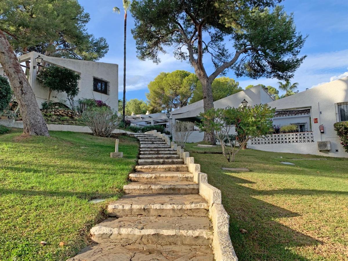 Bungalow With Large Terrace In A Quiet Park - Beach Nearby Sitio de Calahonda Bagian luar foto